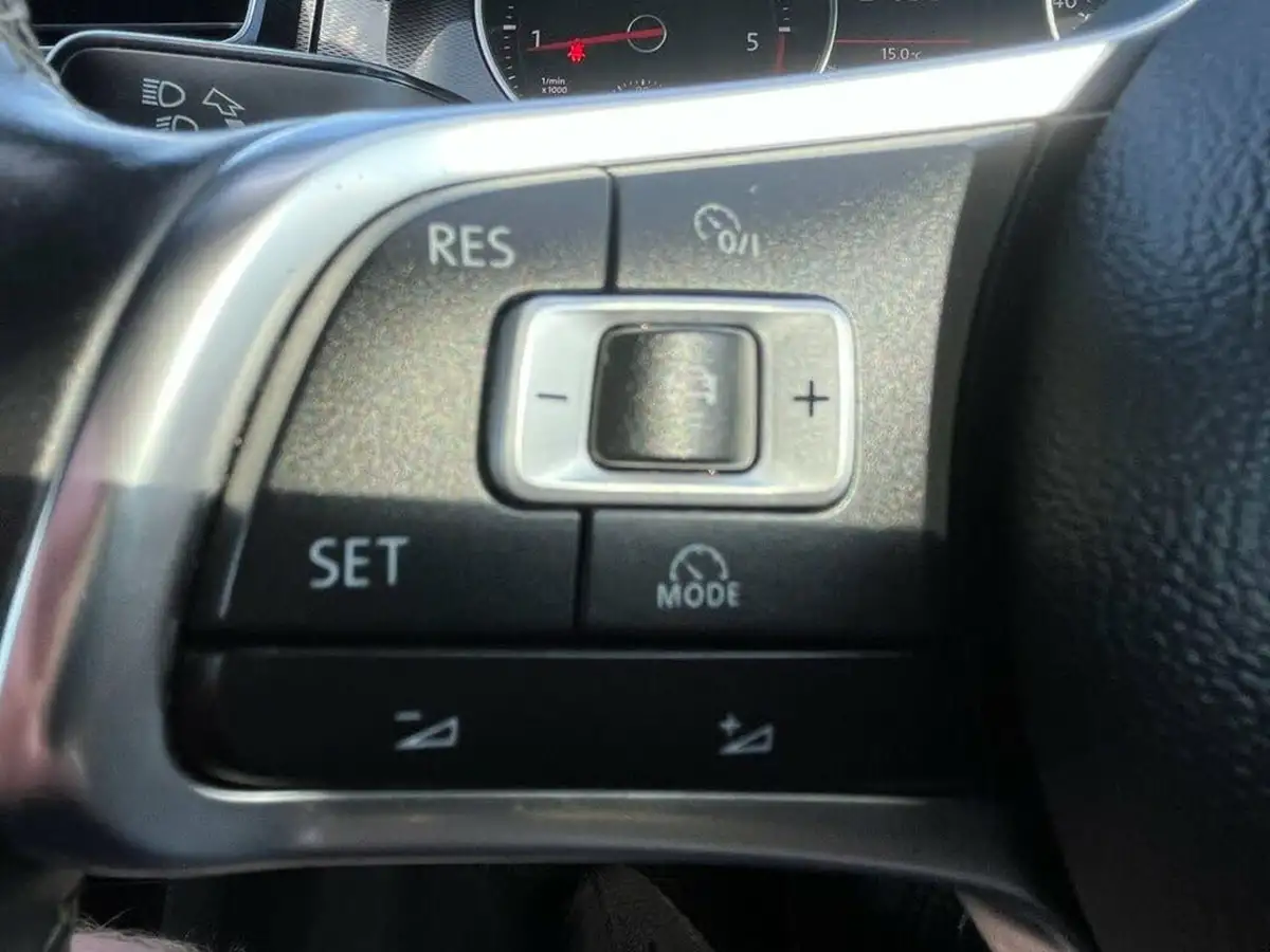 2016-volkswagen-golf-20tdi-gtd-bmt-hatchback-5d-dsg-big-25