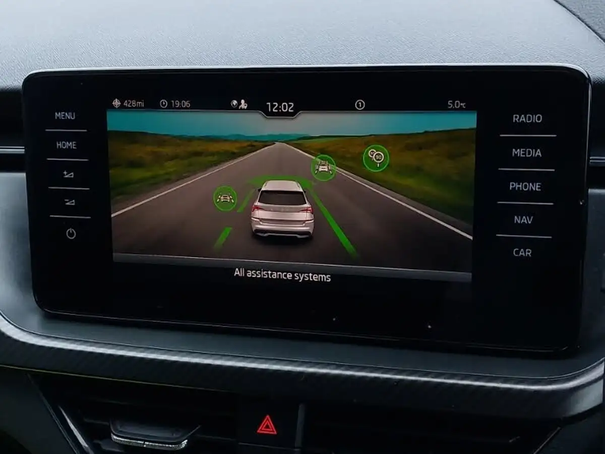 2023-skoda-kamiq-10-tsi-monte-carlo-110ps-big-16