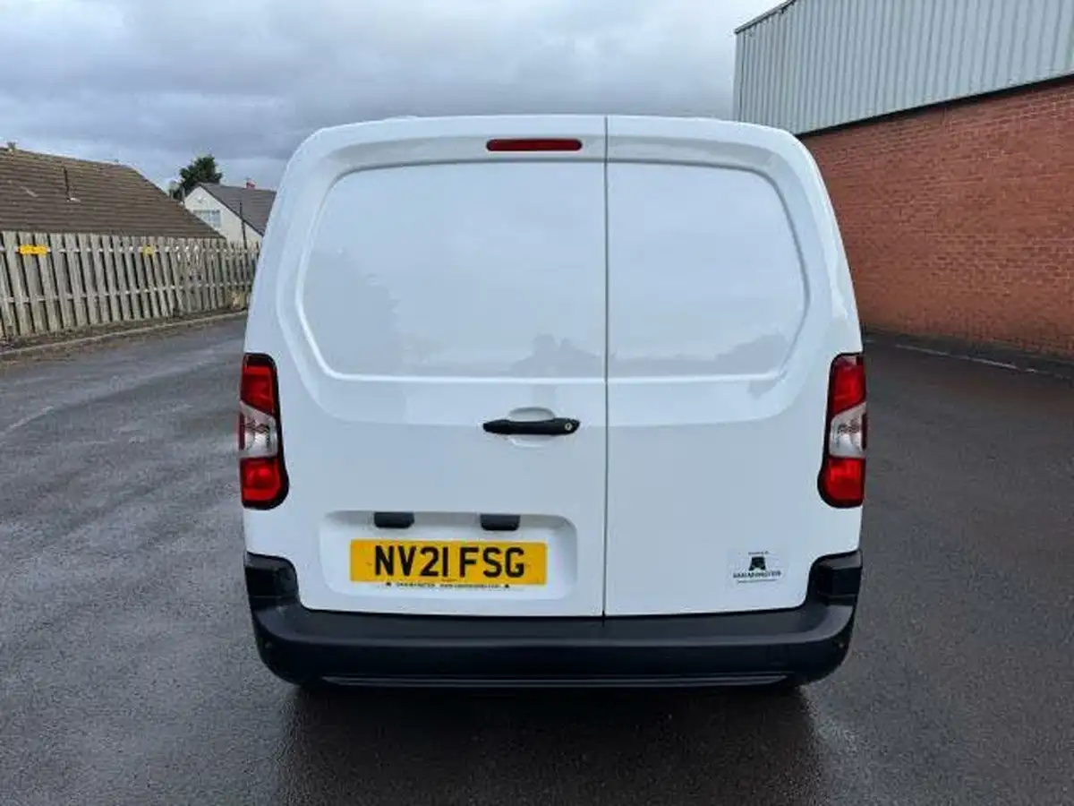 2021-peugeot-partner-15-bluehdi-1000-professional-100ps-eu6dt-panel-big-6