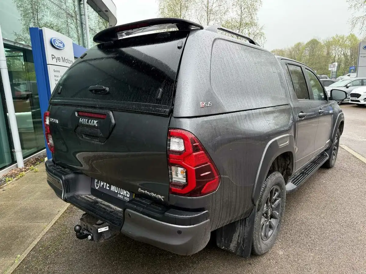 2021-toyota-hi-lux-28d-4d-invincible-x-at35-204hpeu6dt-e-big-6