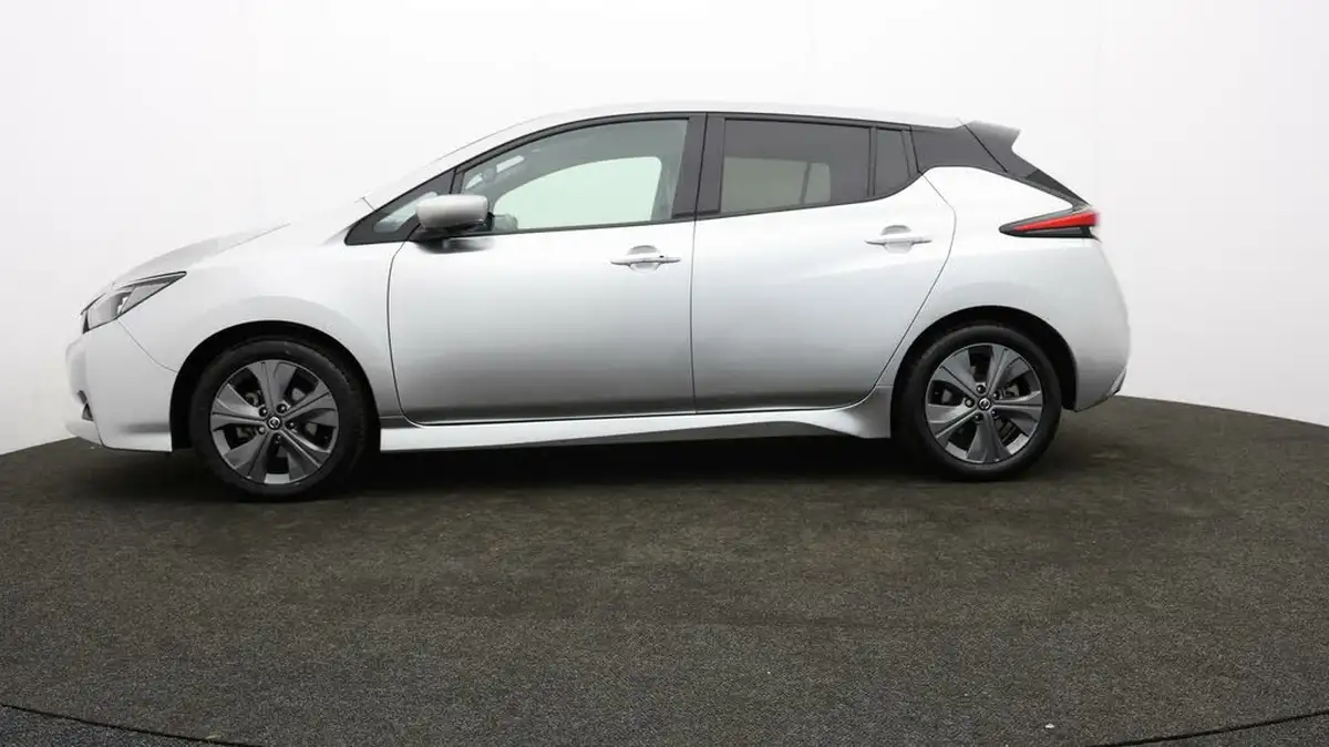 2021-nissan-leaf-e-tekna-big-59
