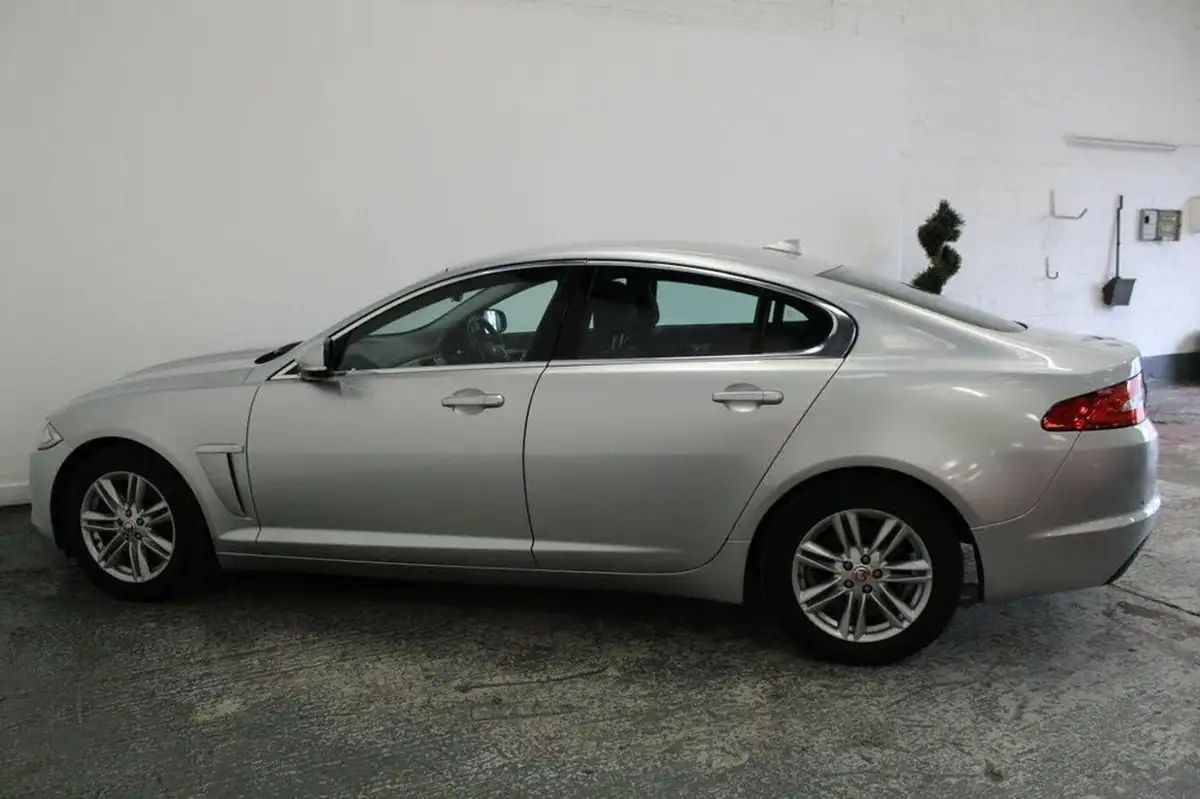 2015-jaguar-xf-22td-luxury-200ps-saloon-4d-big-6