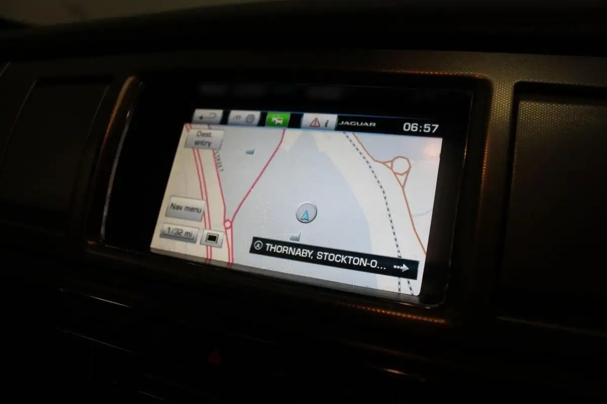 2015-jaguar-xf-22td-luxury-200ps-saloon-4d-big-30