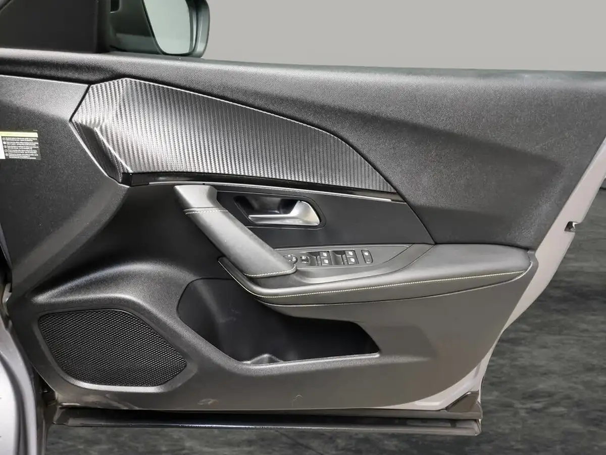 2023-peugeot-2008-suv-e-gt-136bhp-50kwh-station-wagon-big-33