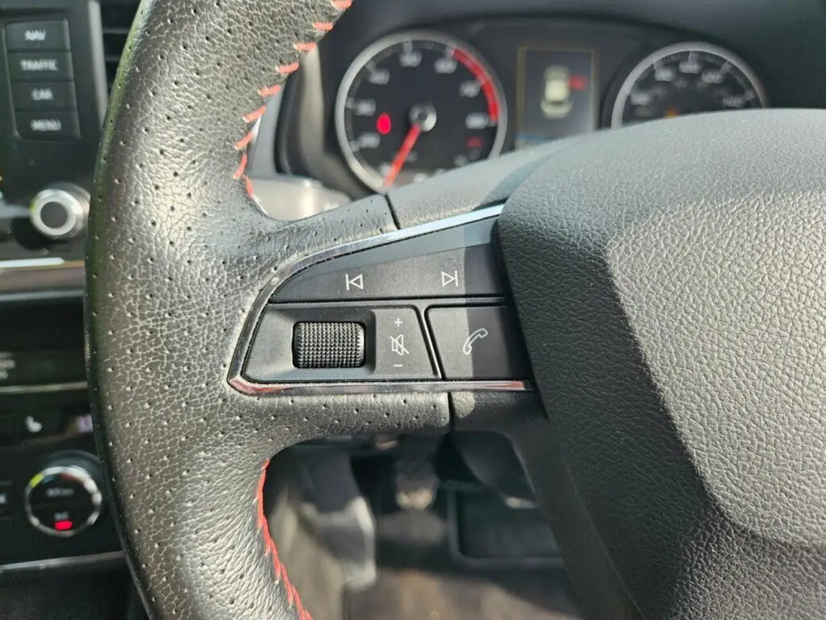 2015-seat-leon-18-fr-tech-pack-sportcoupe-3d-big-17