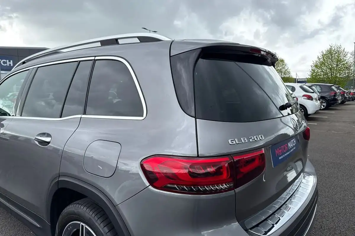 2022-mercedes-benz-glb-class-13-glb200-amg-line-premium-7g-tronic-big-29