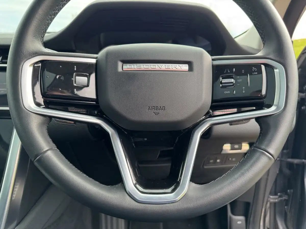 2022-land-rover-discovery-sport-15-p300e-r-dynamic-se-big-39