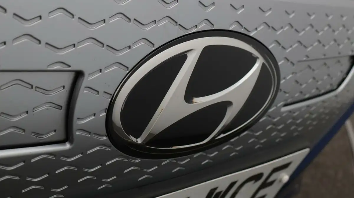 2022-hyundai-ioniq-e-premium-electric-big-23