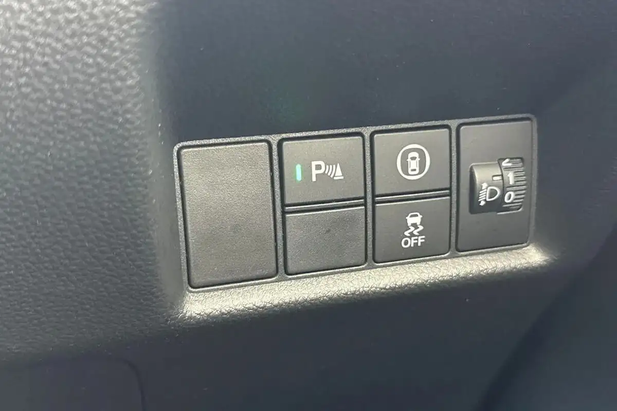 2020-honda-jazz-15-i-mmd-crosstar-ex-big-24
