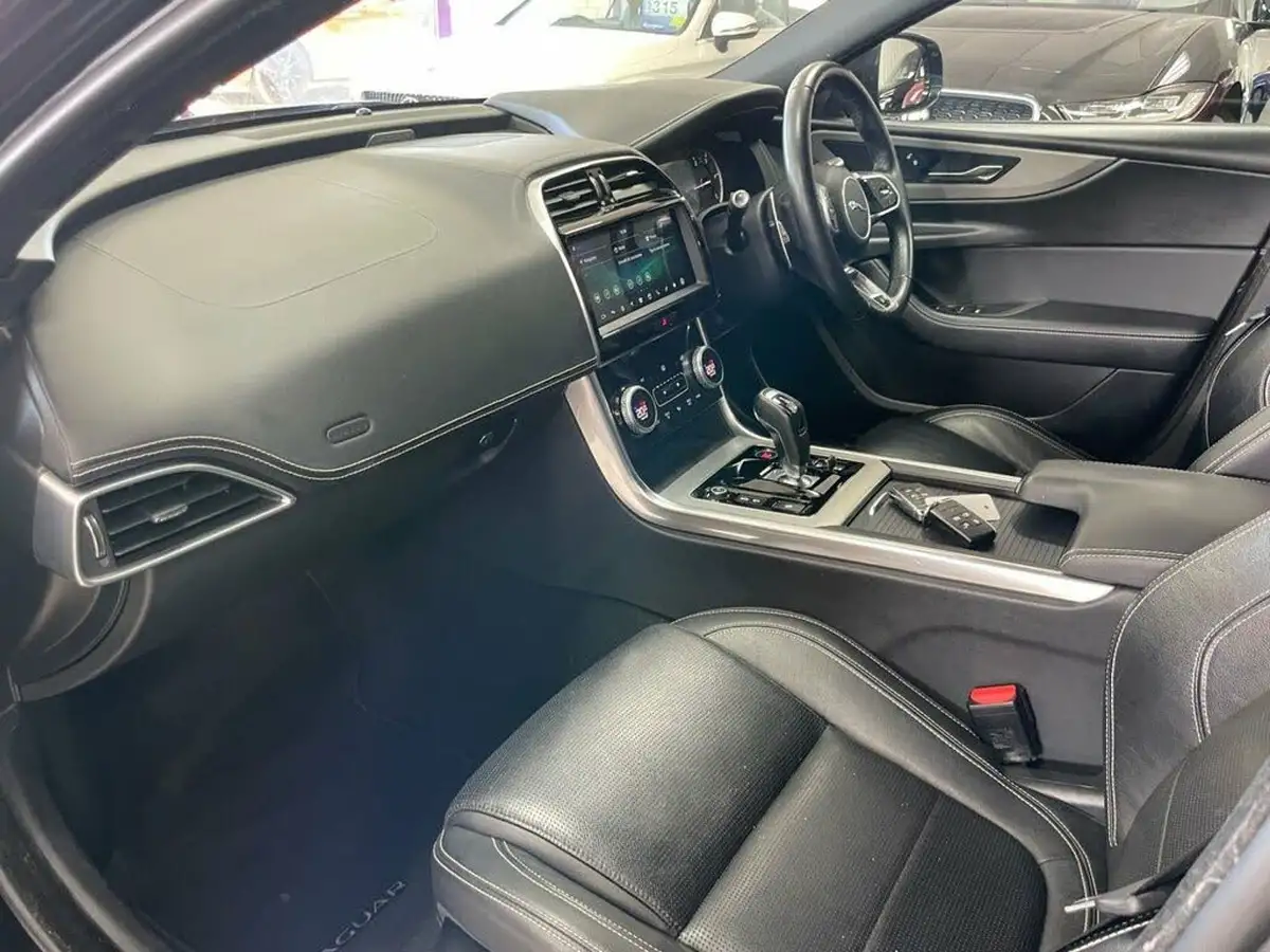 2019-jaguar-xe-20d-r-dynamic-s-big-25
