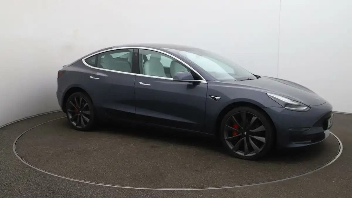 2020-tesla-model-3-e-performance-big-36