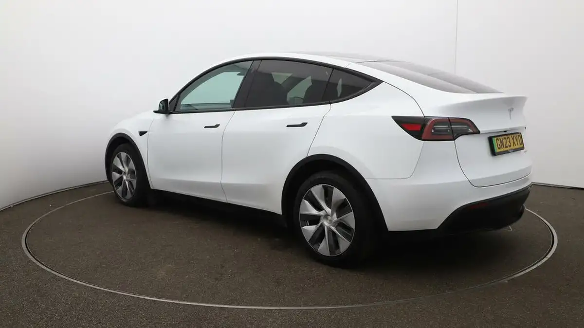 2023-tesla-model-y-e-long-range-big-55