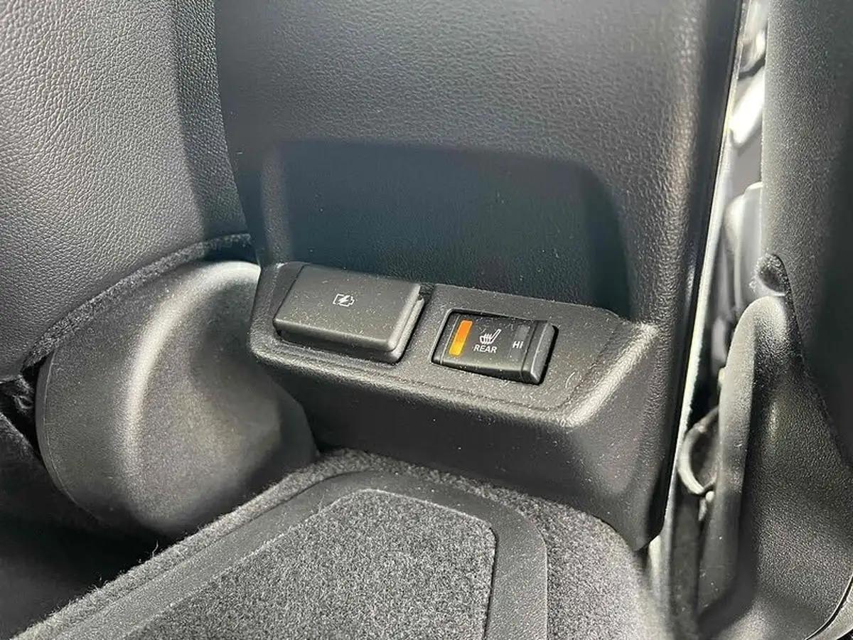 2021-nissan-leaf-e-tekna-big-26