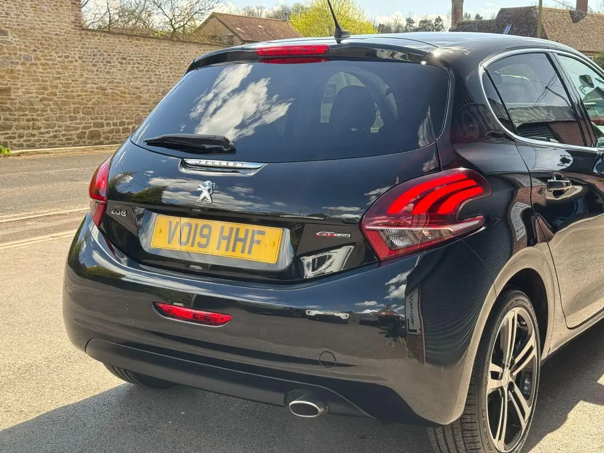 2019-peugeot-208-12-puretech-gt-line-110bhp-big-51