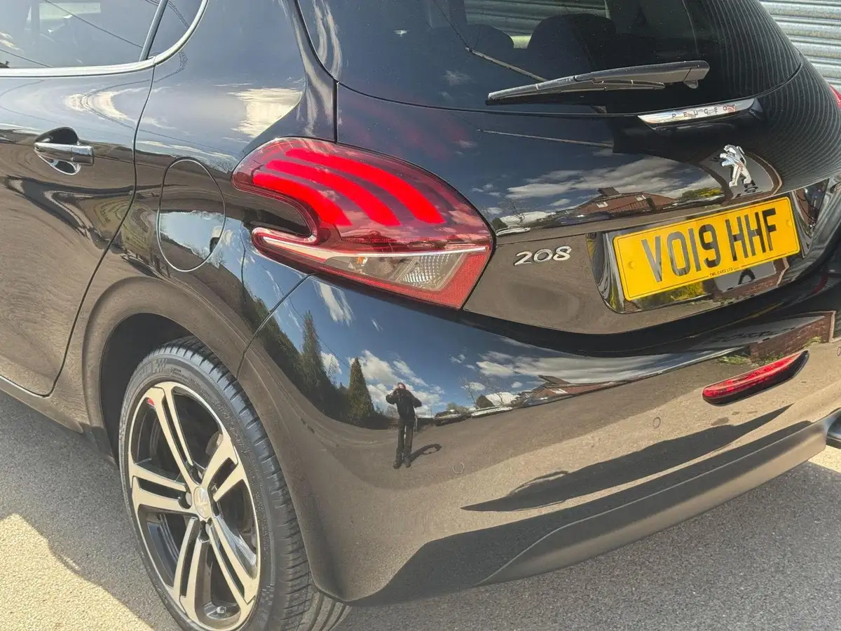 2019-peugeot-208-12-puretech-gt-line-110bhp-big-3