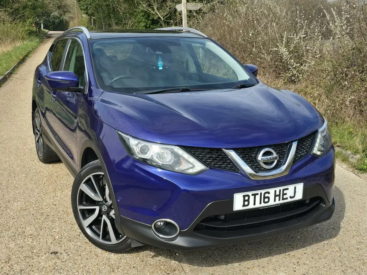 2016-nissan-qashqai-12-dig-t-tekna-big-22