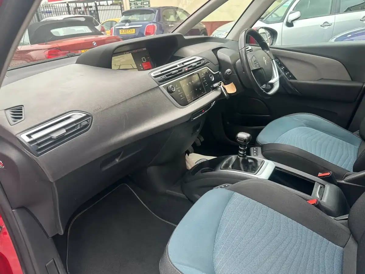 2018-citroen-c4-spacetourer-16bluehdi-feel-big-16