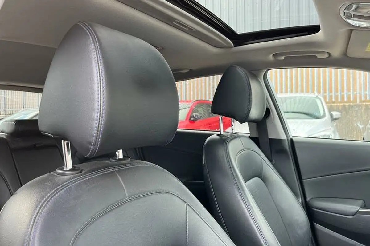 2021-hyundai-kona-e-ultimate-big-16