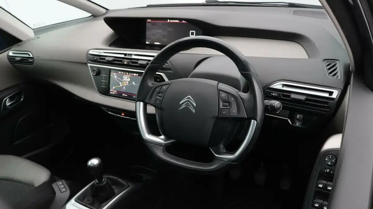 2018-citroen-c4-picasso-12-puretech-flair-big-9
