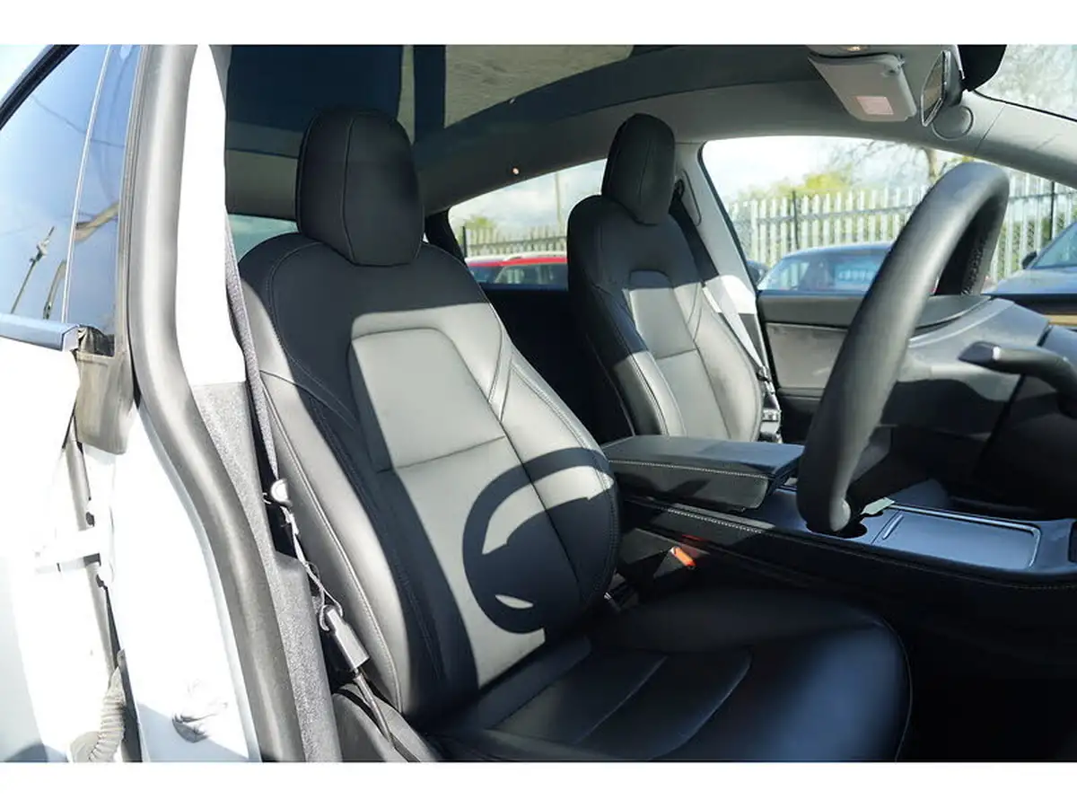 2022-tesla-model-y-e-long-range-big-14
