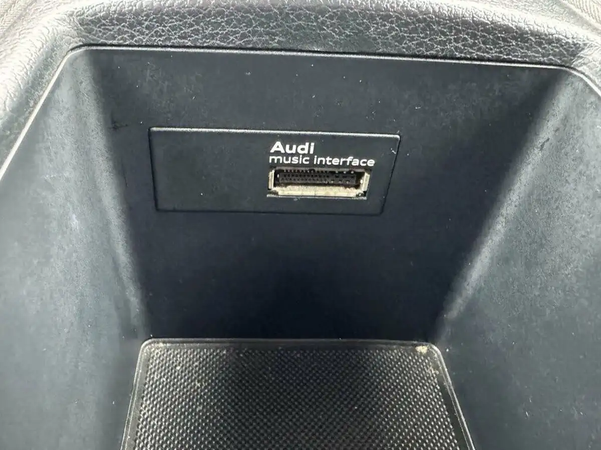 2013-audi-a3-16td-se-hatchback-3d-big-24