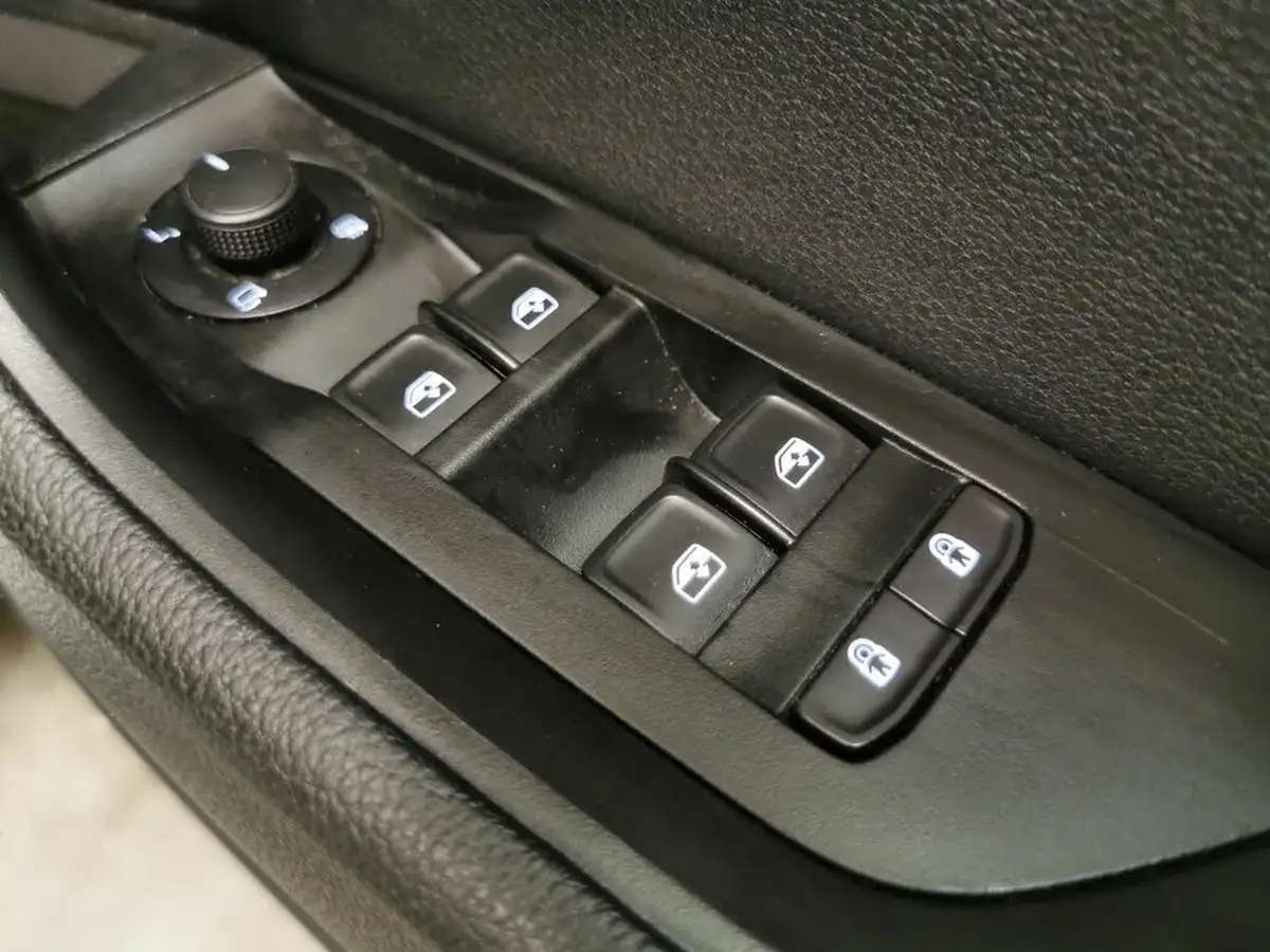 2021-skoda-superb-20tdi-se-150ps-estate-big-14