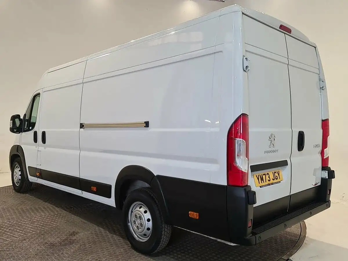 2023-peugeot-boxer-22-bluehdi-professional-premium-435-l4h2-big-2