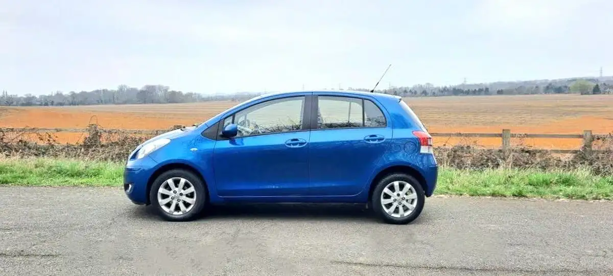 2011-toyota-yaris-133-t-spirit-vvt-i-101bhp-5d-big-3