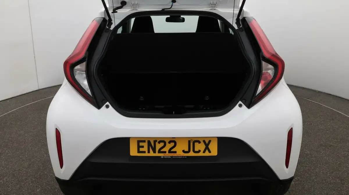 2022-toyota-aygo-x-10-vvt-i-pure-big-17