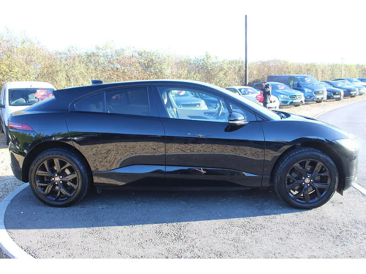 2021-jaguar-i-pace-ev400-black-big-3