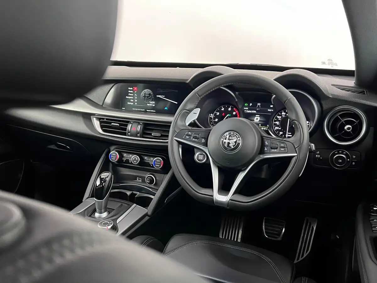 2018-alfa-romeo-stelvio-20-speciale-big-17