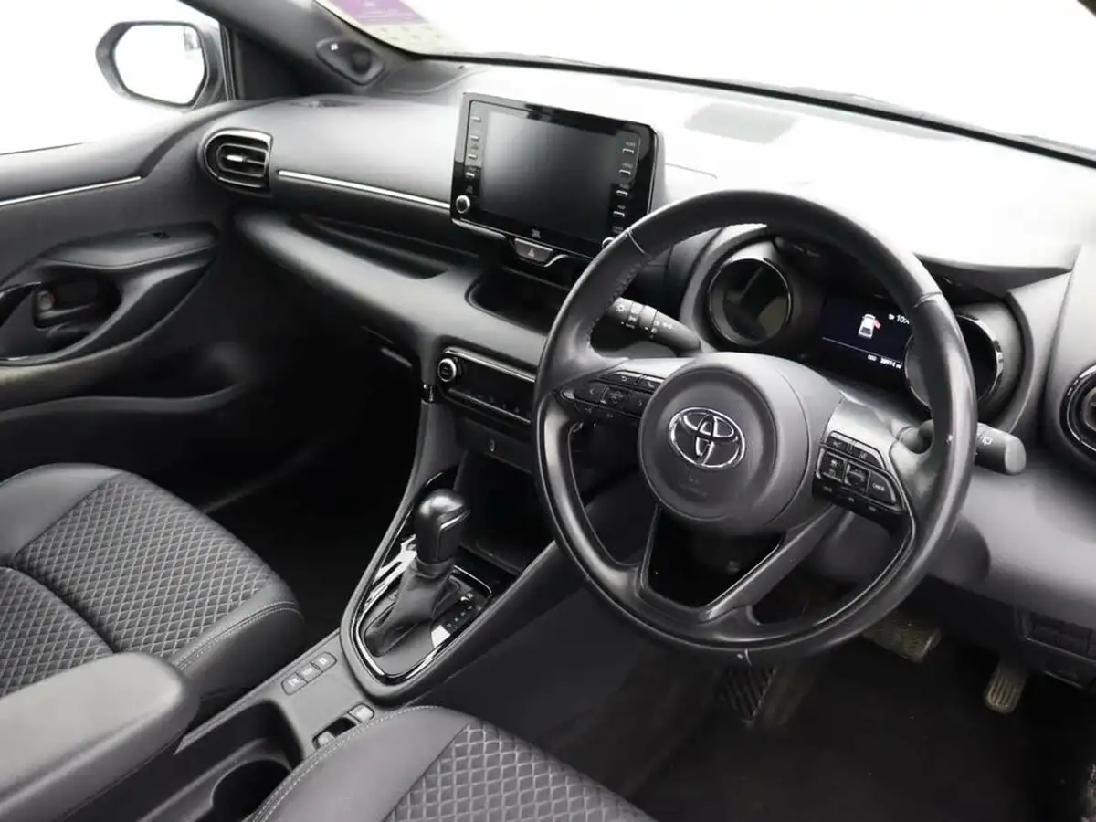 2020-toyota-yaris-15-vvt-i-dynamic-big-10