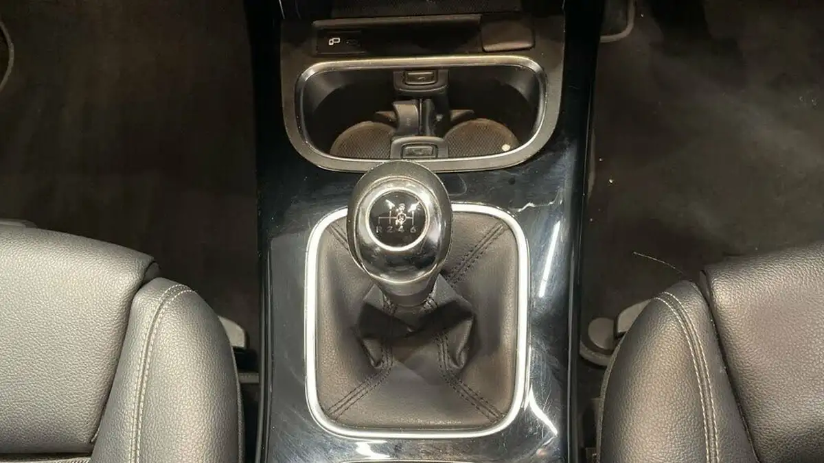 2019-mercedes-benz-a-class-13-a180-se-big-19