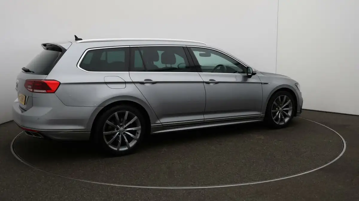 2020-volkswagen-passat-20tdi-r-line-150ps-evo-estate-5d-dsg-big-42