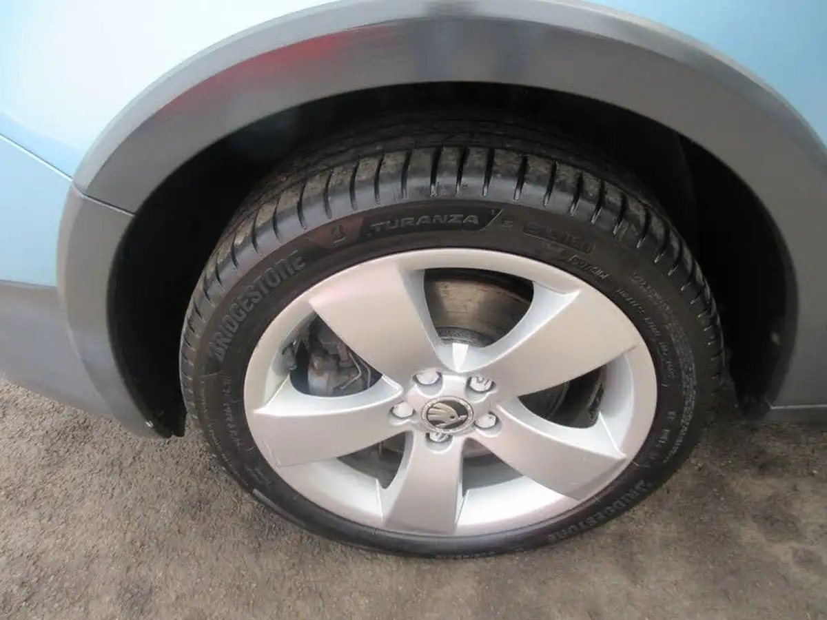 2015-skoda-roomster-16tdi-scout-105ps-big-23