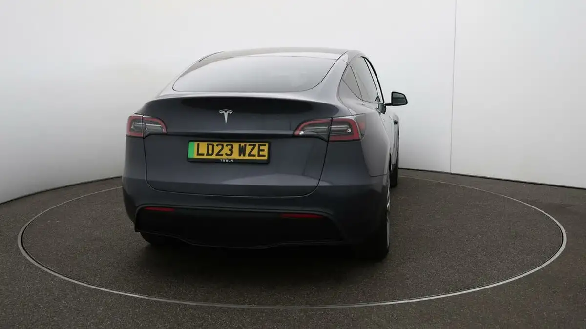 2023-tesla-model-y-e-rwd-big-47