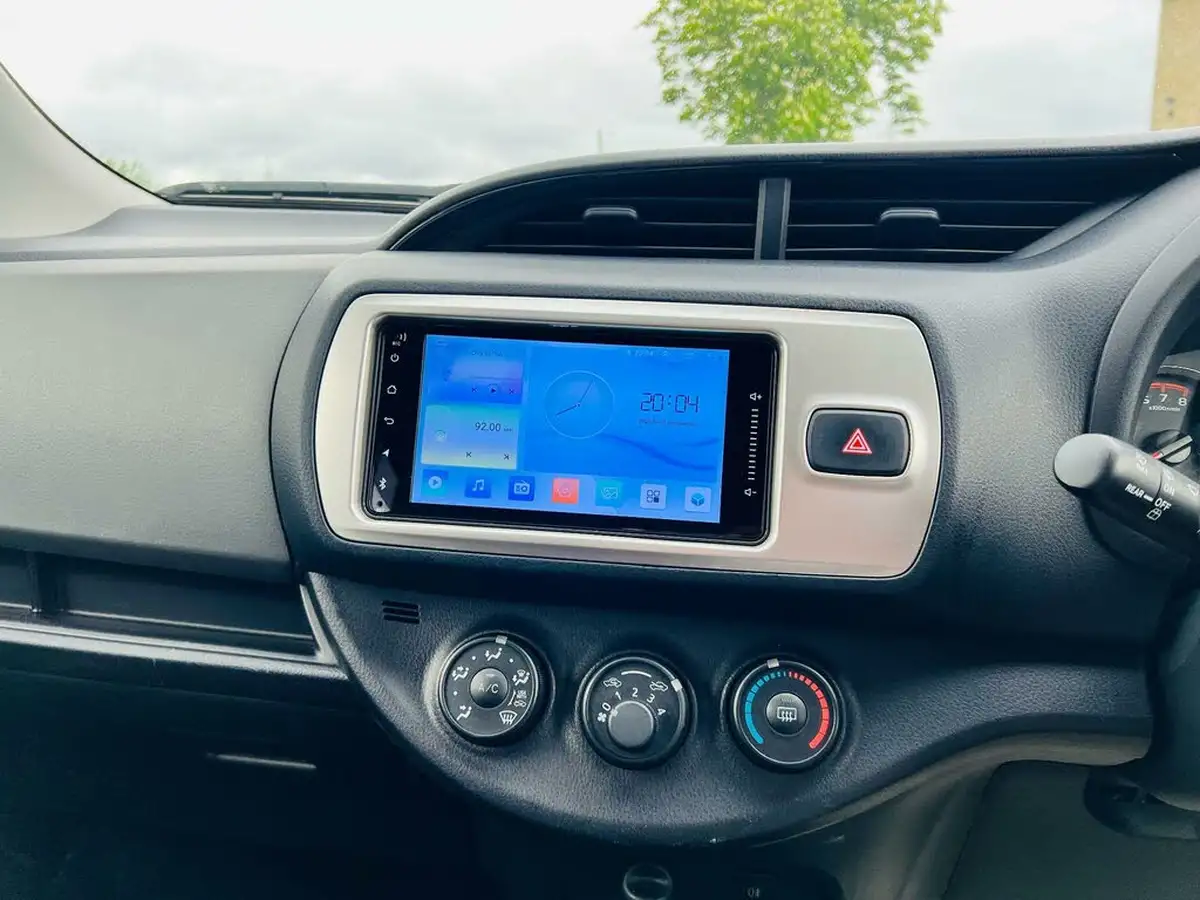 2015-toyota-yaris-133-icon-vvt-i-nav-5d-cvt-big-14