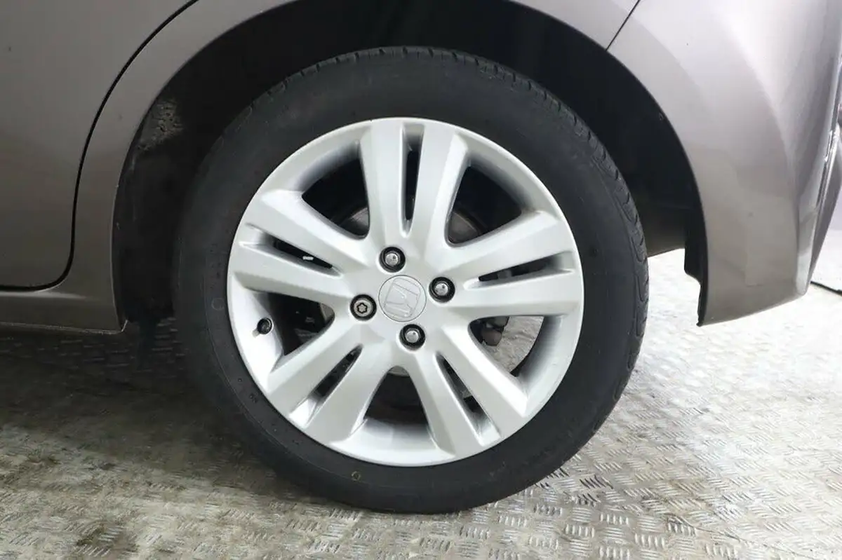 2013-honda-jazz-14-es-plus-big-13