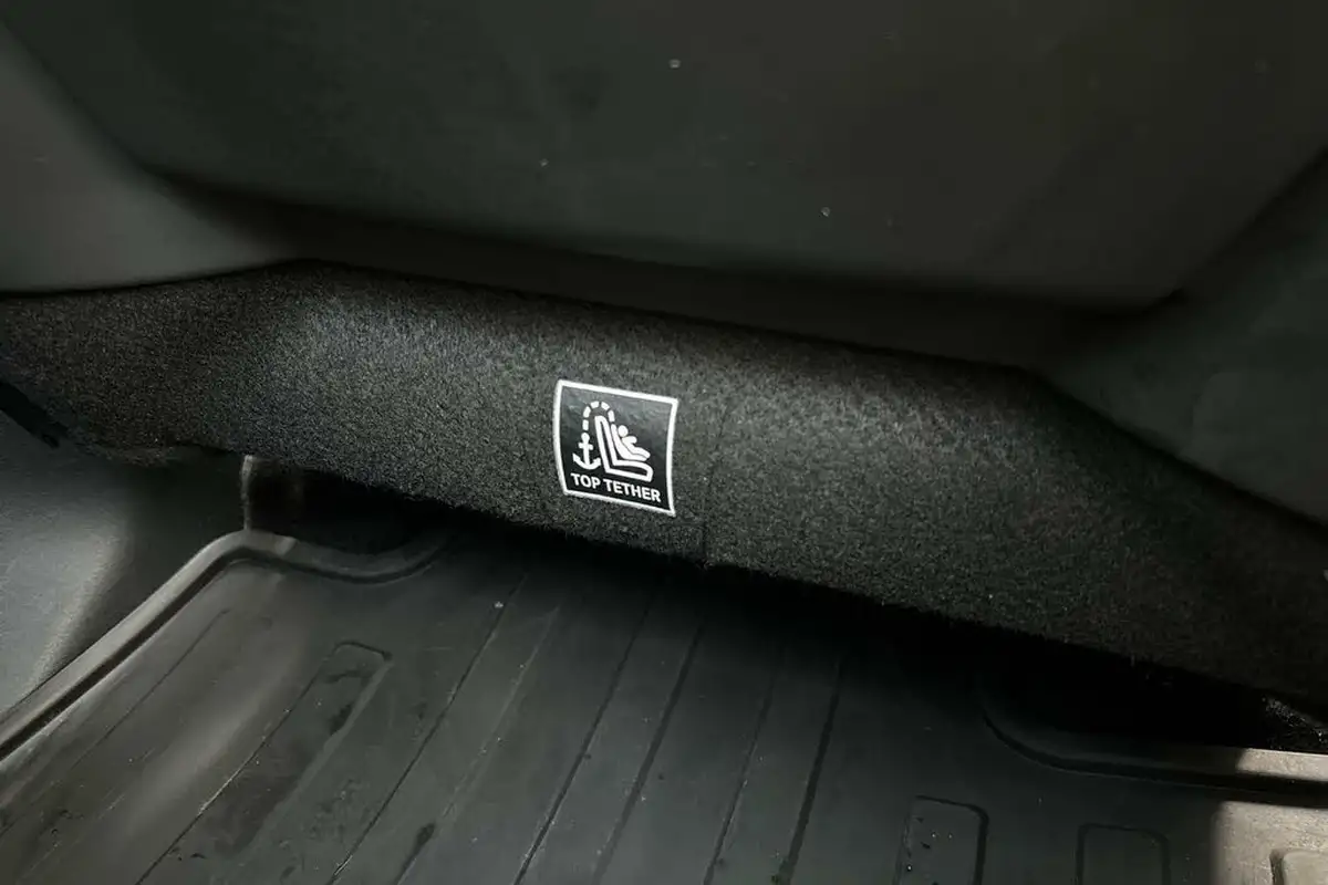 2024-land-rover-discovery-30-d300-dynamic-hse-big-29