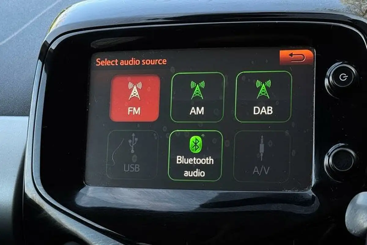 2018-citroen-c1-12-puretech-airscape-flair-big-22