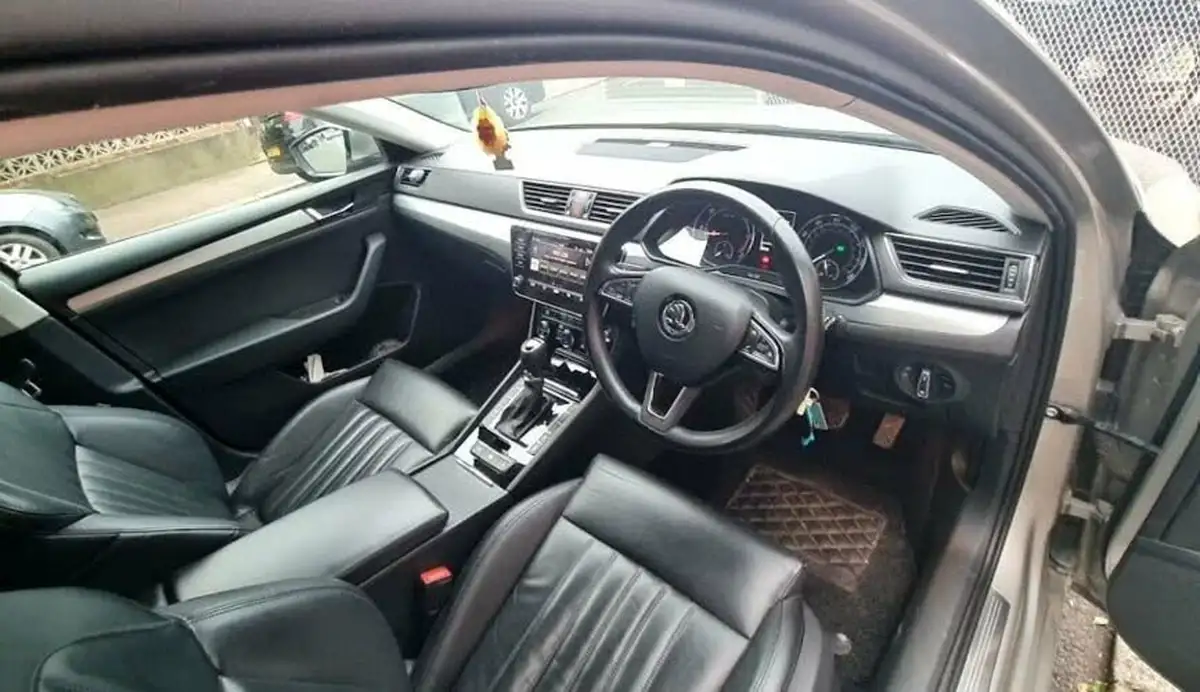 2018-skoda-superb-20tdi-scr-se-technology-estate-dsg-big-2