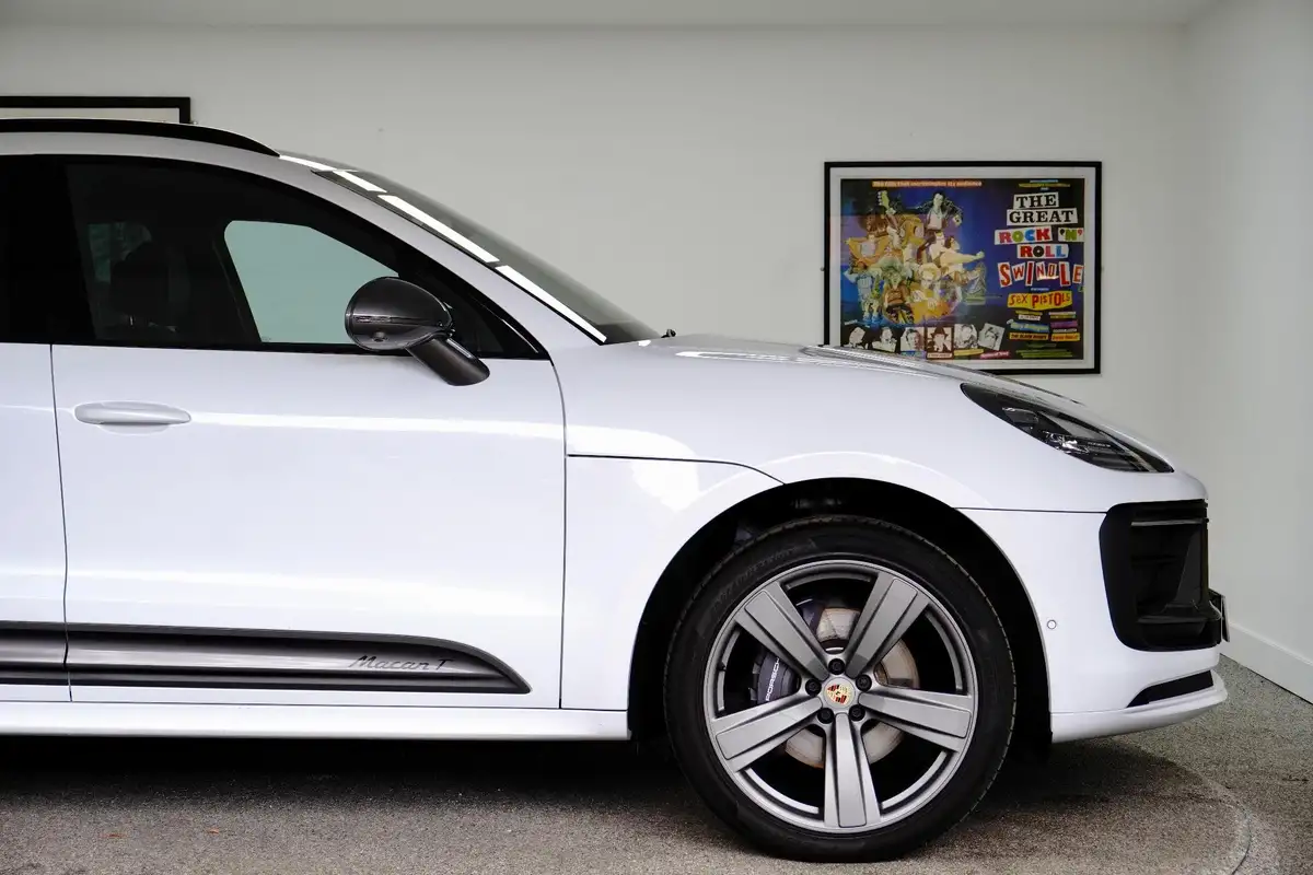 2022-porsche-macan-20-big-12
