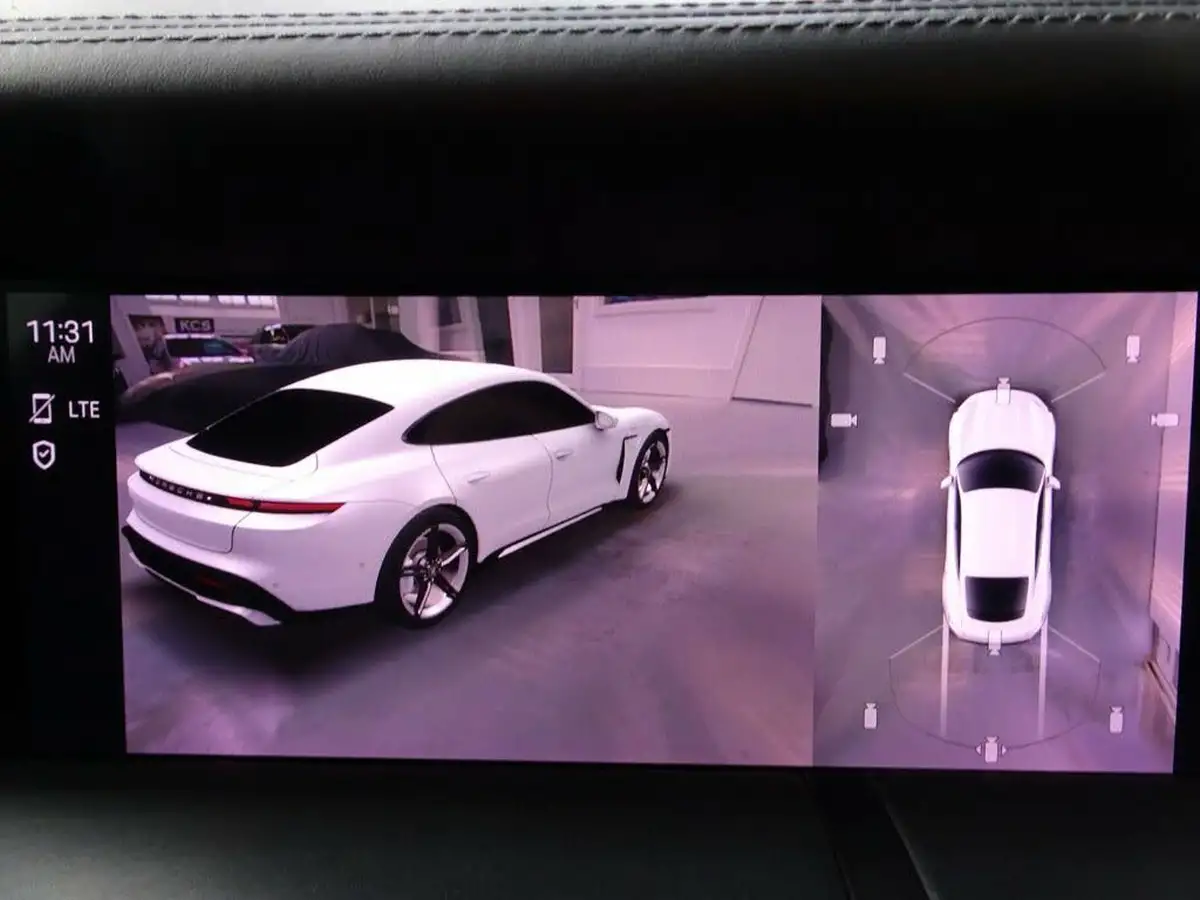 2020-porsche-taycan-e-turbo-s-big-26