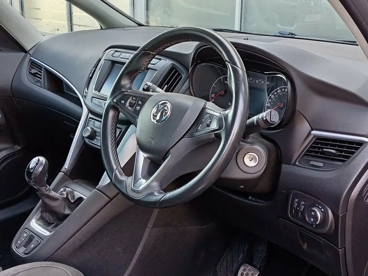 2018-vauxhall-zafira-tourer-20cdti-sri-ss-big-3
