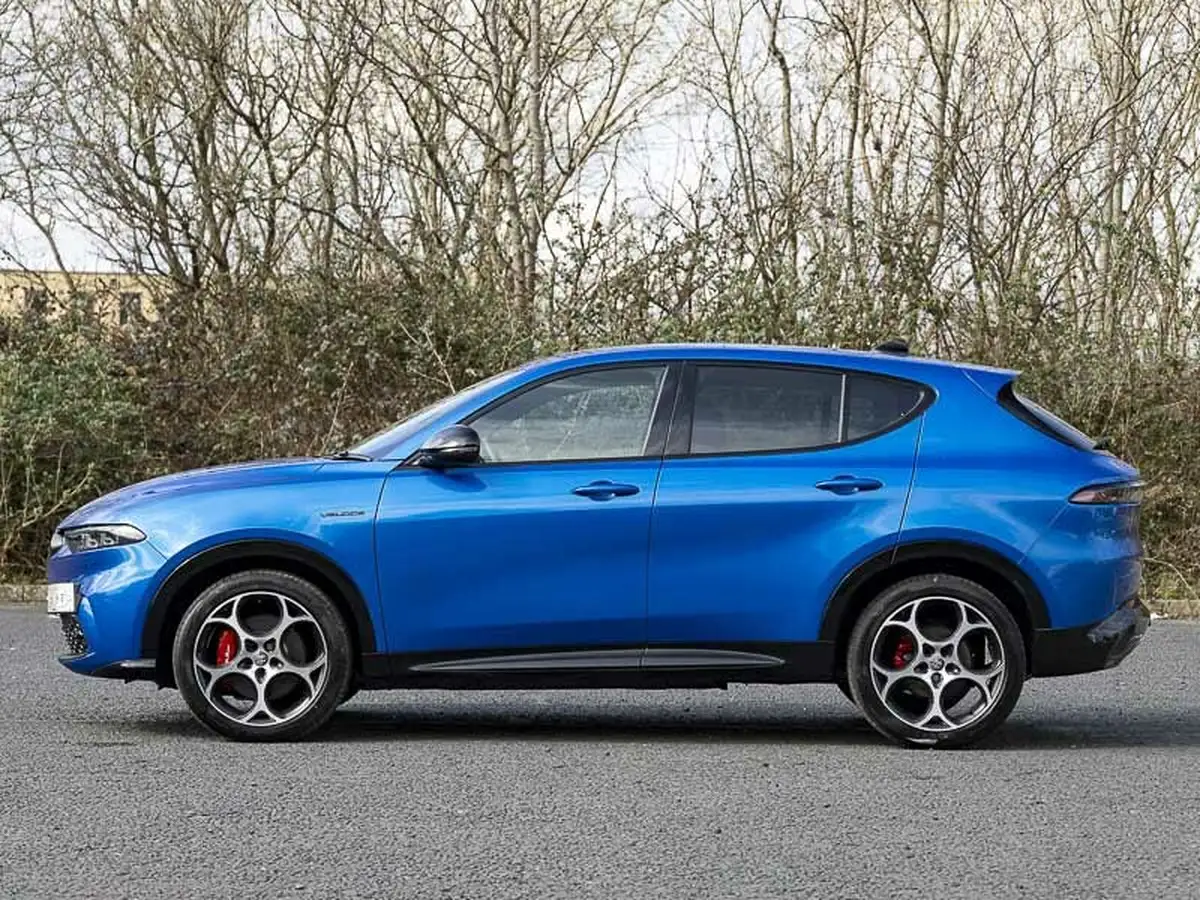2025-alfa-romeo-tonale-15-veloce-big-3