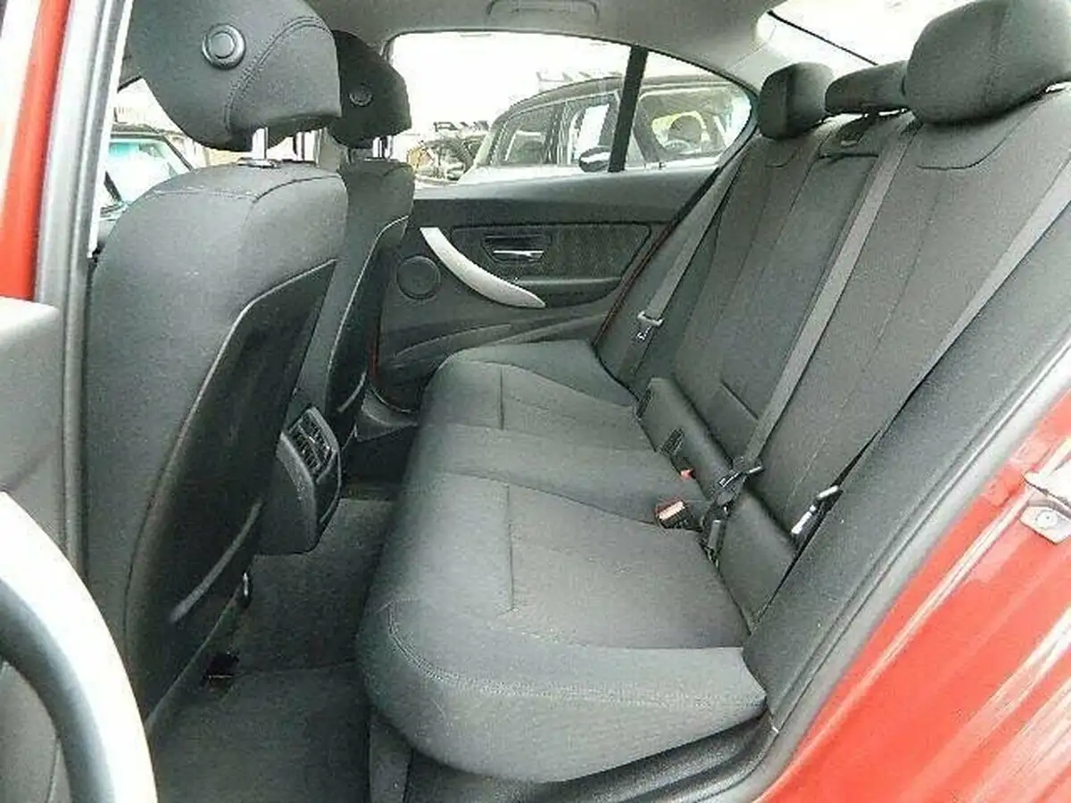 2018-bmw-3-series-20-320i-se-saloon-4d-big-24