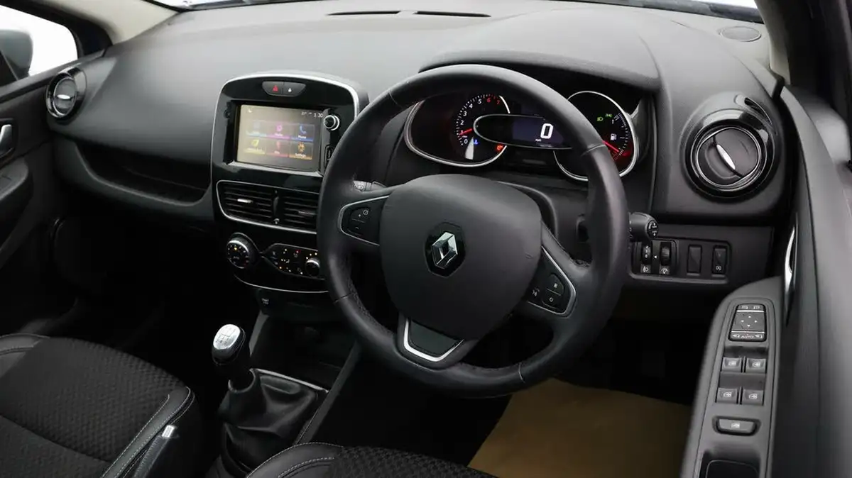 2018-renault-clio-09-tce-dynamique-s-nav-big-9
