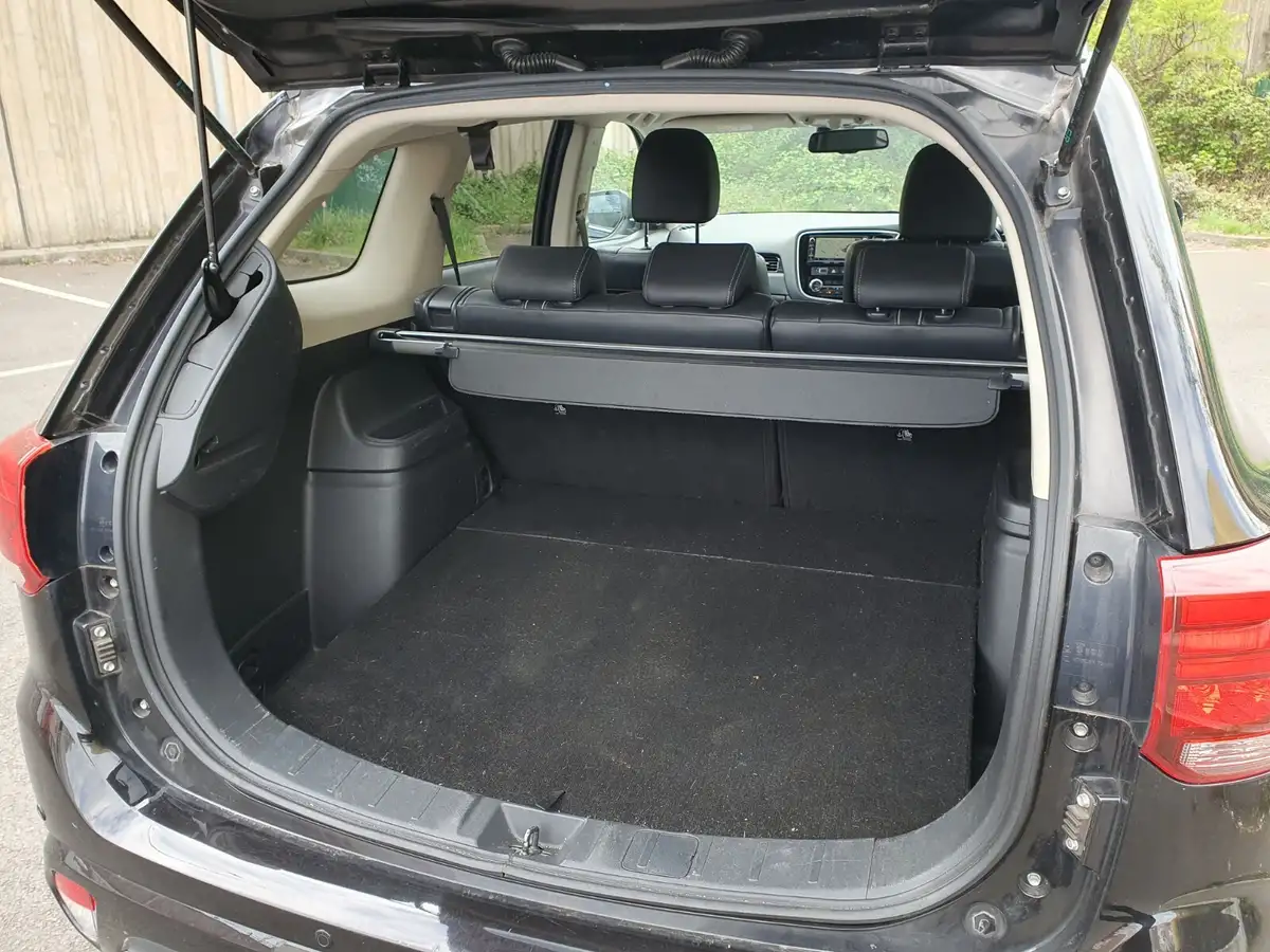 2015-mitsubishi-outlander-20-gx4h-phev-big-32