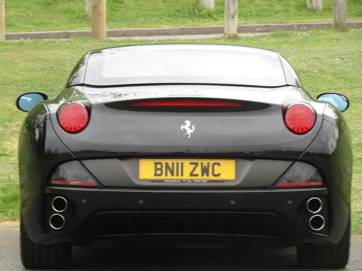 2010-ferrari-california-43-big-53