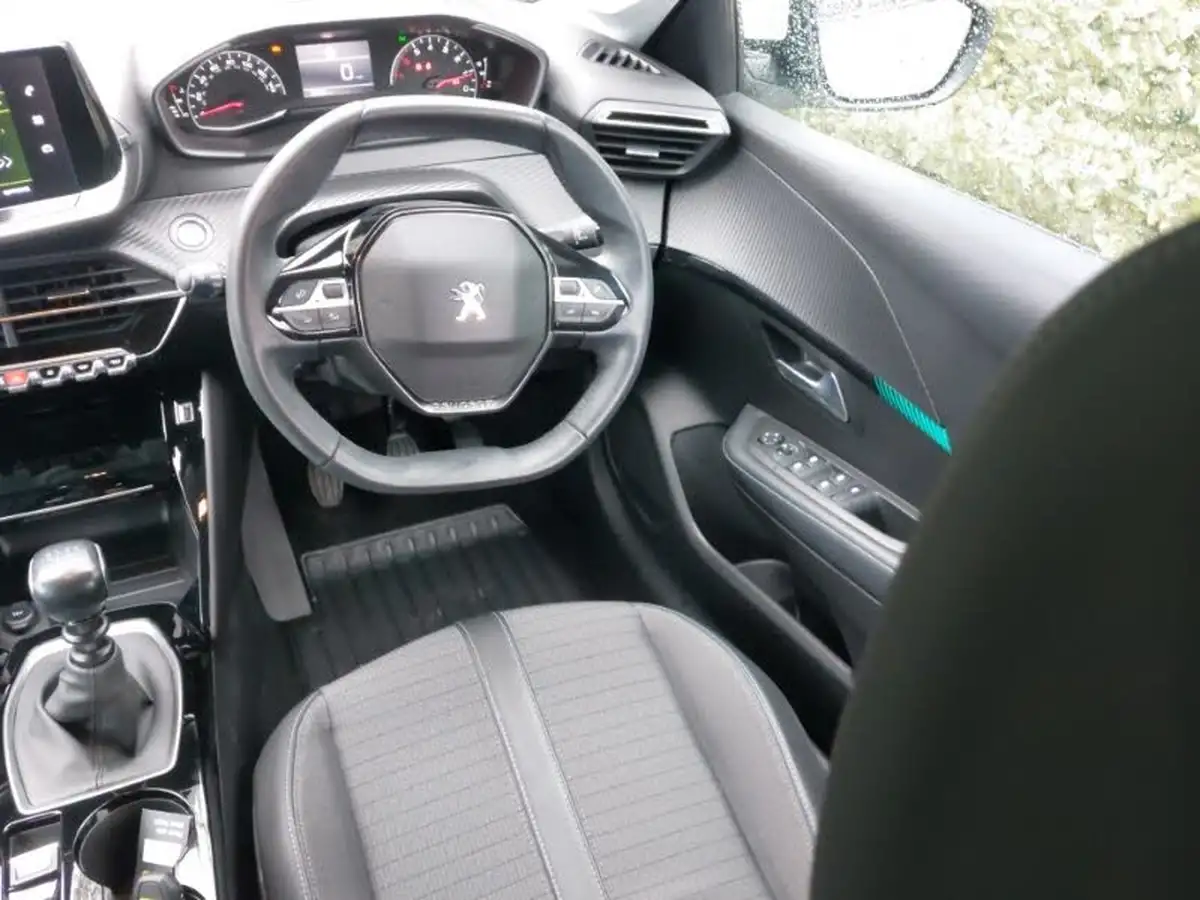 2021-peugeot-208-12-puretech-allure-100bhp-big-9